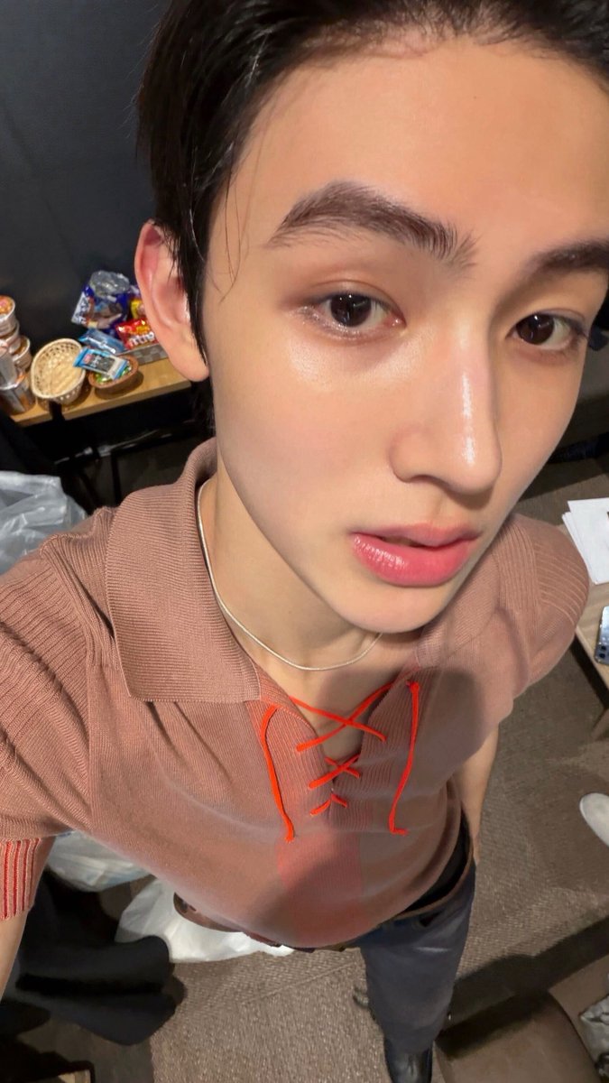 seonssean's tweet photo. habis geal geol terus post foto pose centil di weverse…. tau kan targetnya siapa? https://t.co/mFROOnKs8z