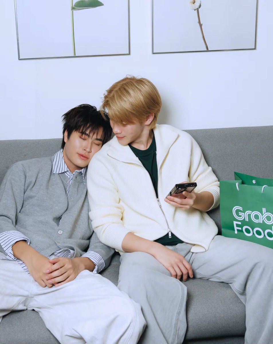 nannfourth4's tweet photo. Cutie boys together 💚😍

#GrabFoodถูกกว่าชัวร์ #GrabTH #โค้ดลดแรง #HotDealsลดแรงทุกวัน #GrabFood
#Fourthnattawat #โฟร์ทณัฐวรรธน์
#GeminiFourth https://t.co/CeEdbeUXtl