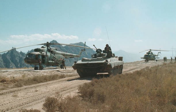 25YearsAgoLive's tweet photo. Russian troops get in firefights with Taliban militia on the Tajikistan-Afghanistan border. https://t.co/1nuNvmfzWc