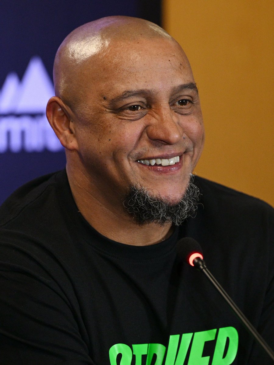 ElReyRmadrid's tweet photo. Who should win the Ballon D’or? 

Real Madrid Legend Roberto Carlos: Definitely Kylian Mbappé. For me it’s clear. 
@diarioas https://t.co/gK7mz0mVKX