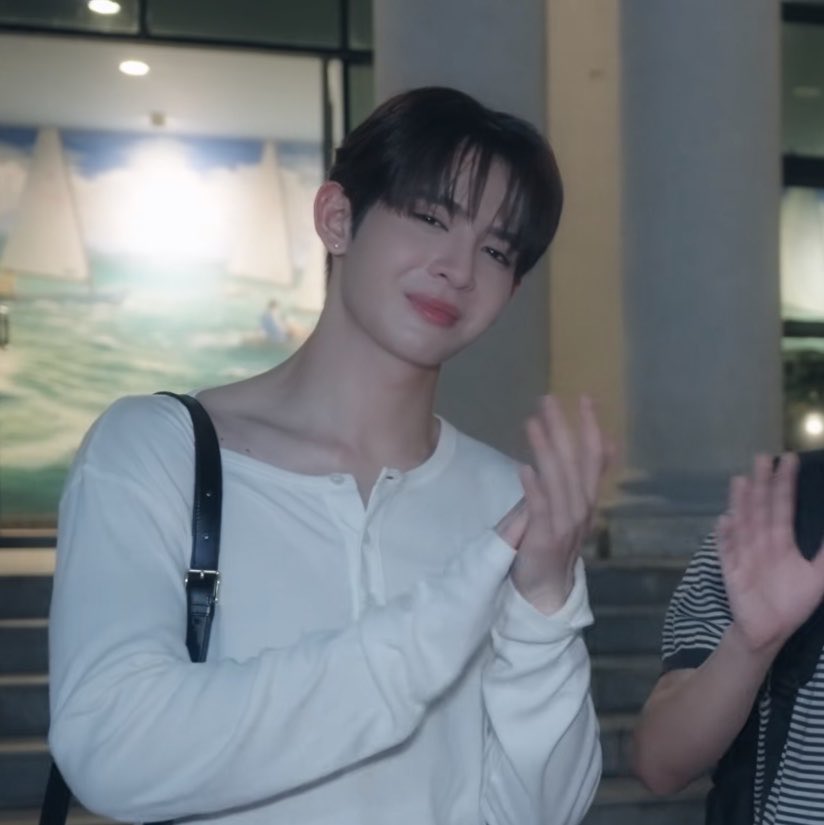 jamesphere's tweet photo. since iqiyi doesn’t provide real time subtitles all I understand is that’s he’s pretty 🫠

MR FANBOY CHAPTER 4
#MrFanboyEP4
#JamesSu https://t.co/NUwl95y4e6