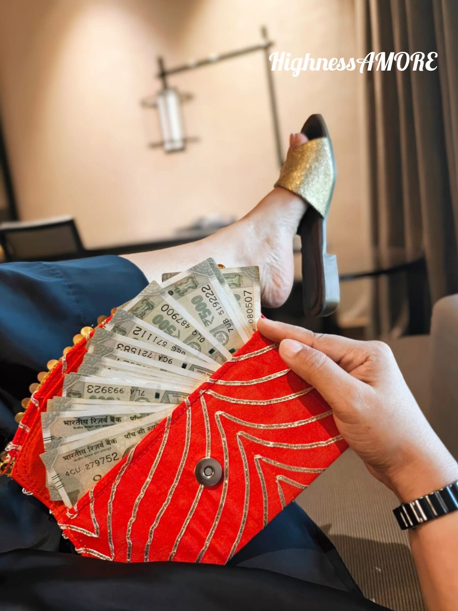 highnessamore66's tweet photo. If I want 💰, I don’t wait for it—I have it under my 🐾 within minutes.

Life hits different when you’re me. 💎

Luxury isn’t a lifestyle I chase.
It’s simply the life I live. 👑

So, hurry up, losers. 🧎🧎🧎
Delhi meets are officially ongoing. 🔥 https://t.co/K8qyXxY4nR