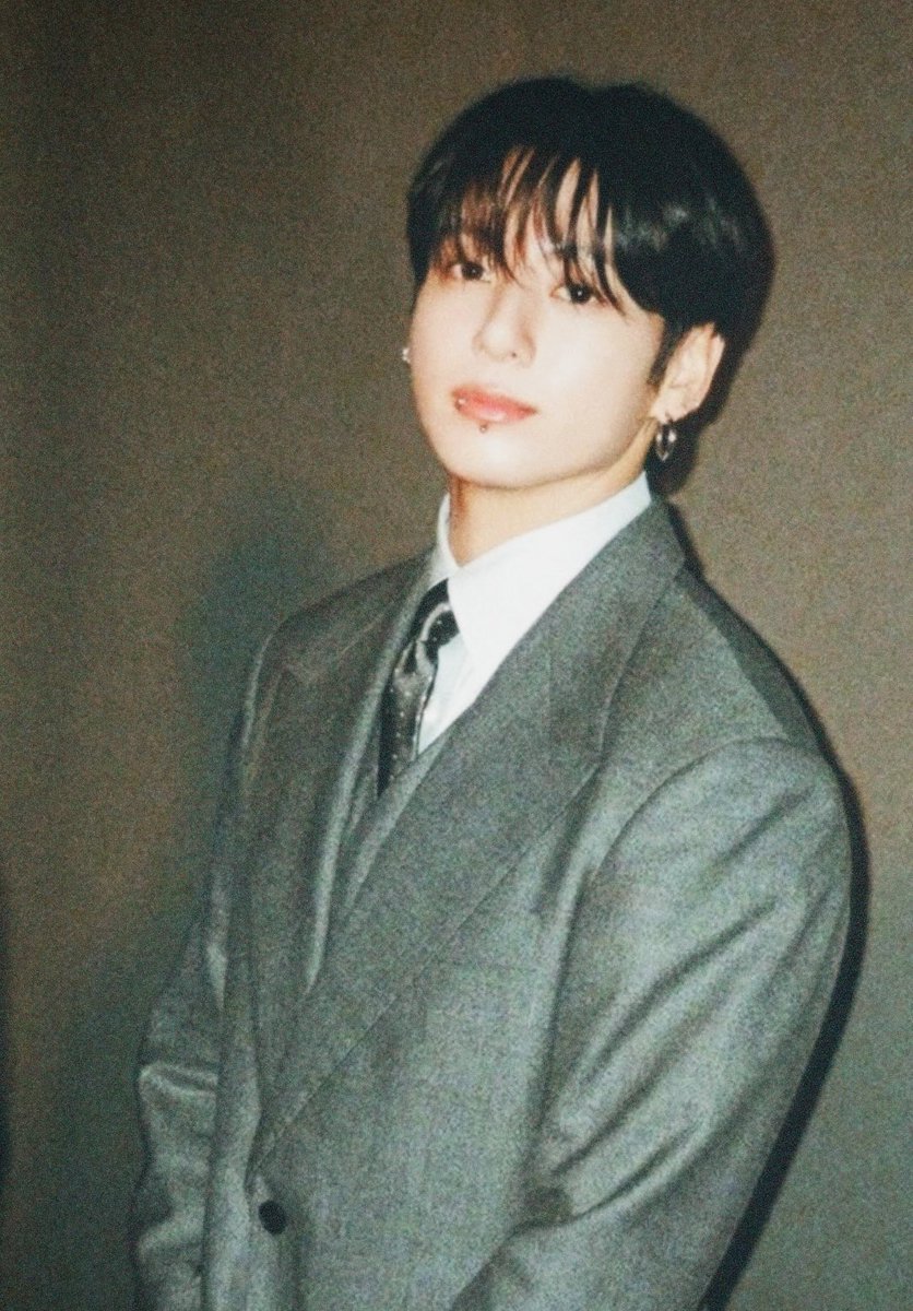 pipervkoo's tweet photo. jungkook in suits >>> https://t.co/yMLMVMeyRE