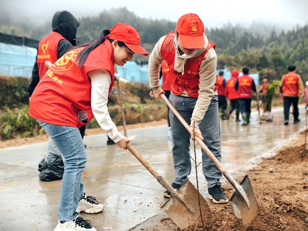 honggmixm's tweet photo. When facing the county's difficulties, we should unite with one heart and take solid actions. https://t.co/FFEP490JDd