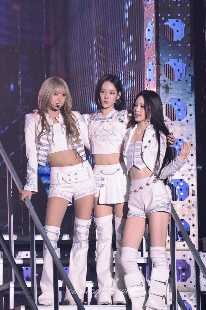 rihyun0528's tweet photo. 260920 supercrush

#izna #이즈나
#CHOIJUNGEUN #RYUSARANG #BANGJEEMIN #최정은 #유사랑 #방지민 https://t.co/FkCeDk2tk3