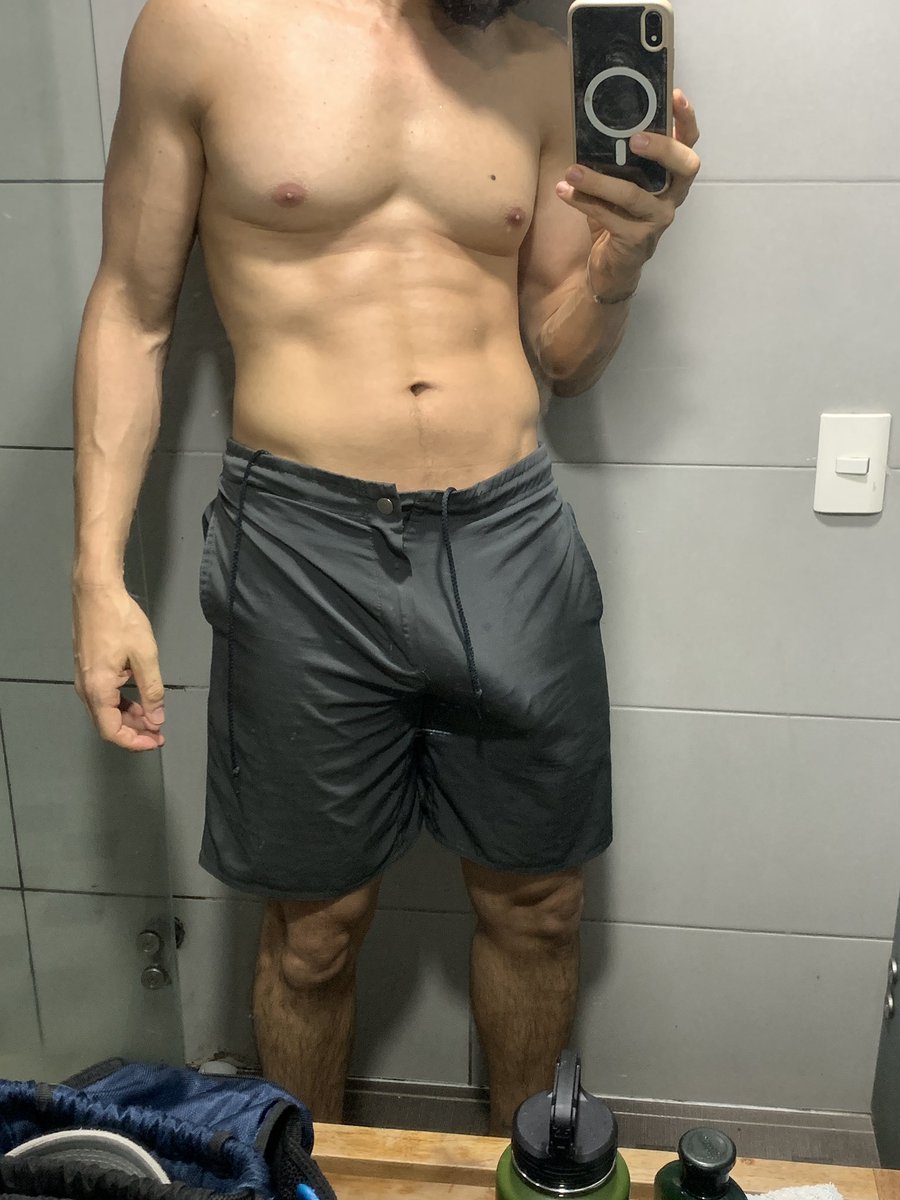 Sebaspaisa45's tweet photo. Les molesta que entrene al lado suyo en el gym sin yiyos? https://t.co/fA9EgxTOYJ