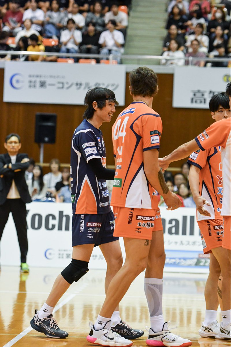 1230118K's tweet photo. Kochi Volleyball Preseason Match
2026.09.23  高知県立県民体育館

新加入の外国籍の選手とも仲良さそうで良き🥰

#小森郁己  選手
#フラーゴラッド鹿児島 #フラゴラ https://t.co/2rrYQKlCf3