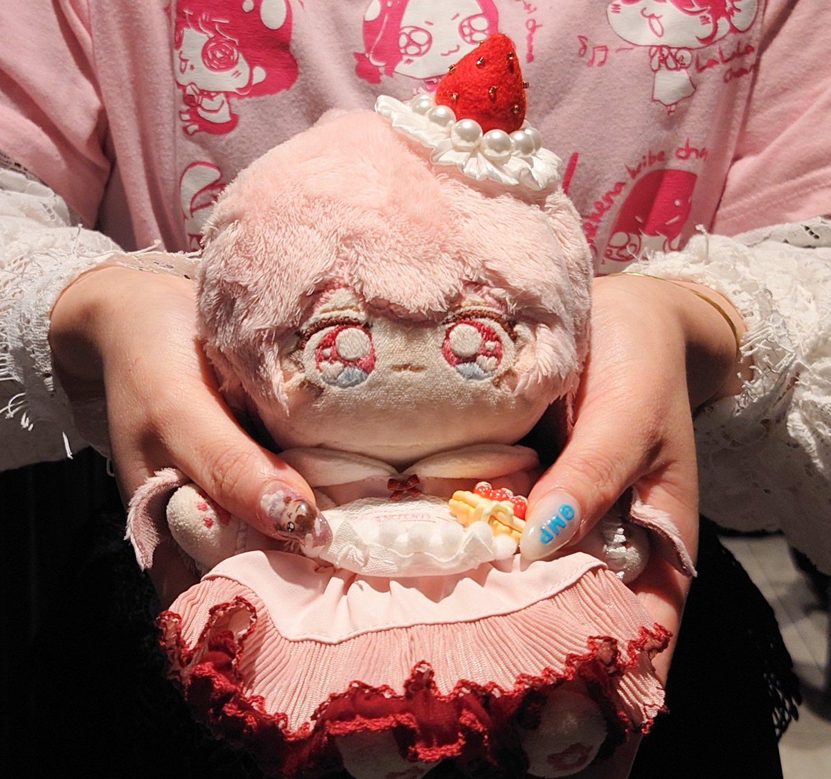 oimochan_vvv's tweet photo. 生誕祭ヘアメもしたんですけどネイルもパーツを大天才の友達に作ってもらって大天才のネイリストさんにデザイン通りのネイルしてもらいました🐇⸒⸒〰︎❤︎ https://t.co/X4NTKMEOKo