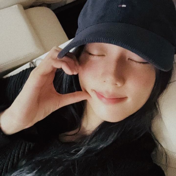 aurameille's tweet photo. @bensamin @alhasja @natheore @eIeanae @thefortie

Halo selamat malam! Hari ini belum melakukan ritual pemanggilan keunyuan. Semangat screeningnya ya, The Heirs! https://t.co/9PGVGJRH0u