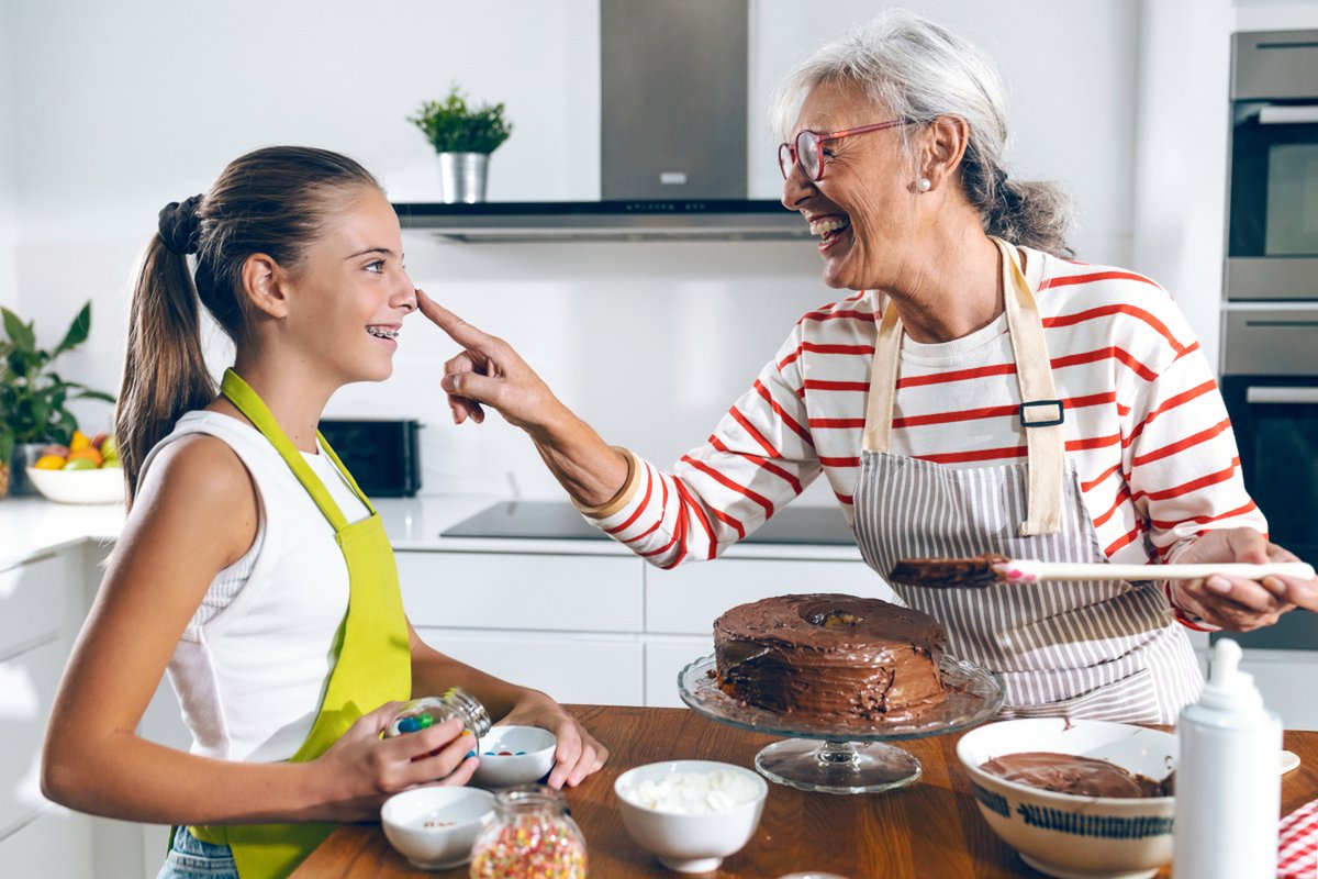 KarleneMeski's tweet photo. Hoy cocino con mi abuela y reímos mucho en la cocina, este es el mejor tiempo familiar. https://t.co/UK7yXgLvc5