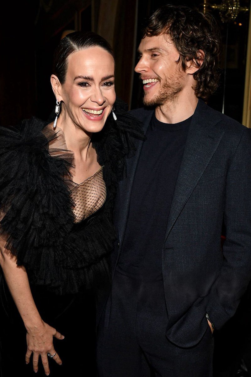 rebellevague's tweet photo. Sarah Paulson e Evan Peters alla premiere della tredicesima stagione di AMERICAN HORROR STORY https://t.co/3Fw3FocP71