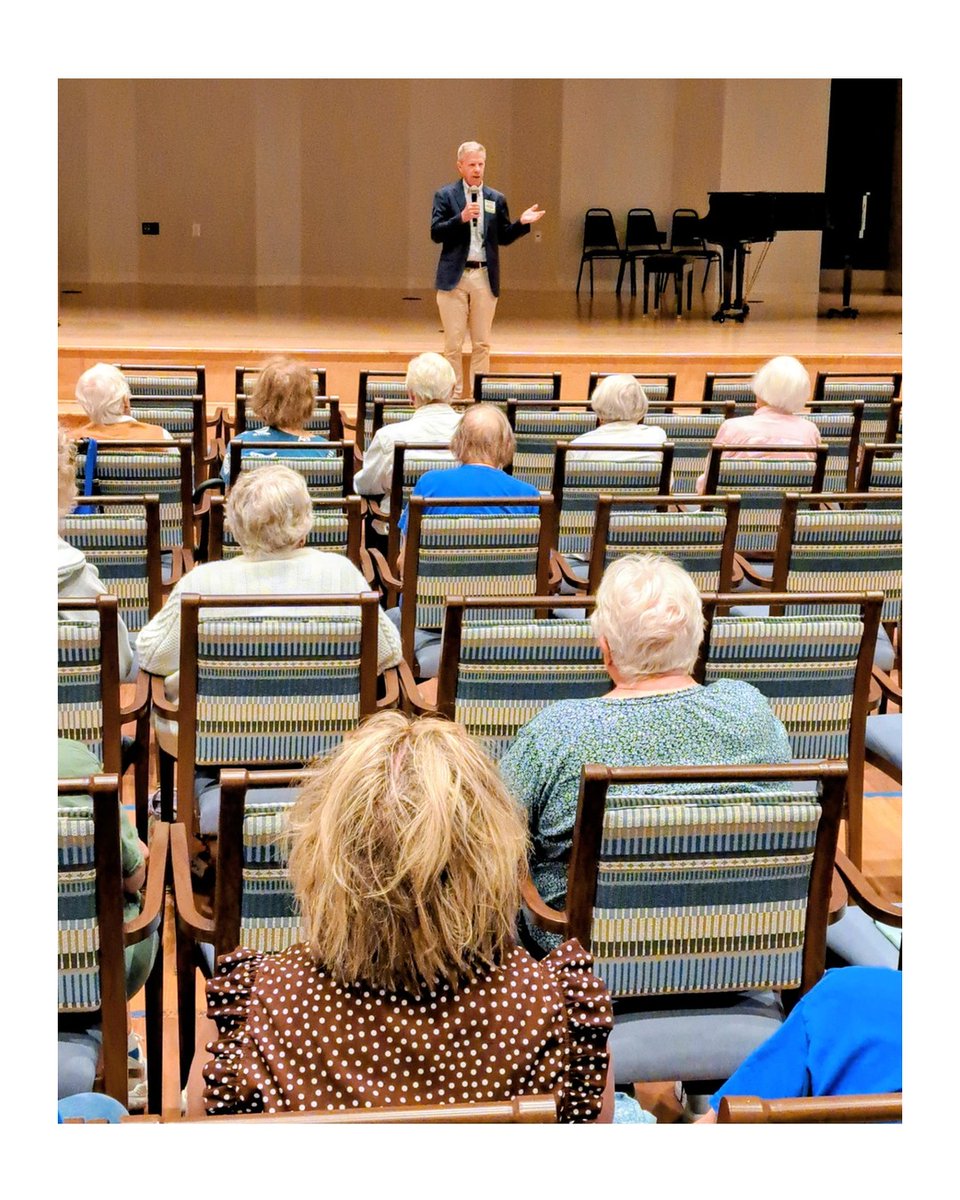 ScottMorganKS's tweet photo. Thanks to Brewster Place in Topeka for hosting today’s General Election Candidate Forum. I enjoyed meeting residents, answering questions, and listening to their frustrations with today’s political environment

We can do better

Not Republican
 Not Democrat
 Something different https://t.co/it1RRSSCPA