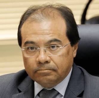 Delateinews's tweet photo. ⚠️AGORA: Nicola Dino, irmão de Flávio Dino e subprocurador-geral da República, comanda sessão que decide se Conselho do MPF investigará Paulo Gonet no caso Banco Master https://t.co/7VuIOp563j
