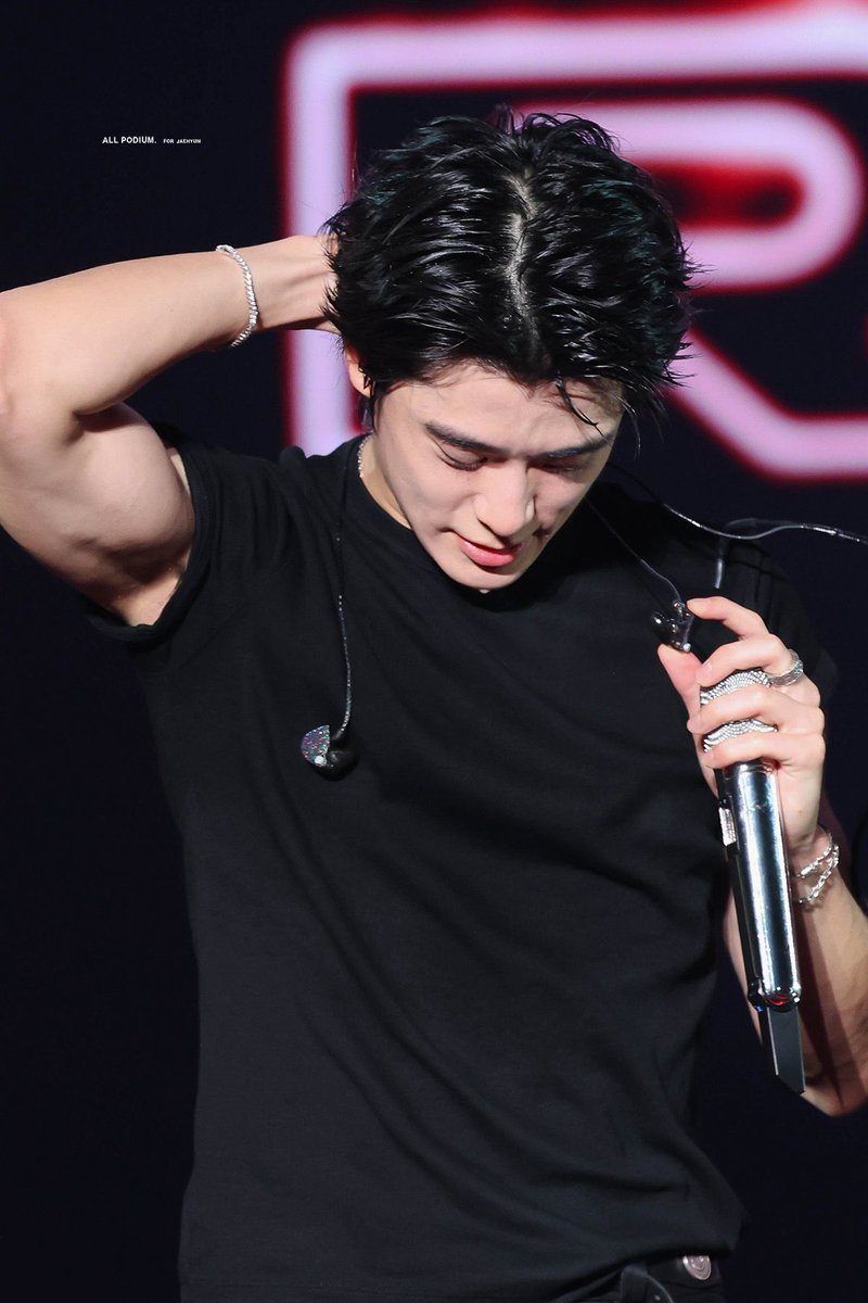onyourj_aee's tweet photo. แจฮยอนต่อยเจ็บมั้ยวะ
                                             ผมต่อยไม่เจ็บครับ แค่สลบ https://t.co/gXQ47EtqN4