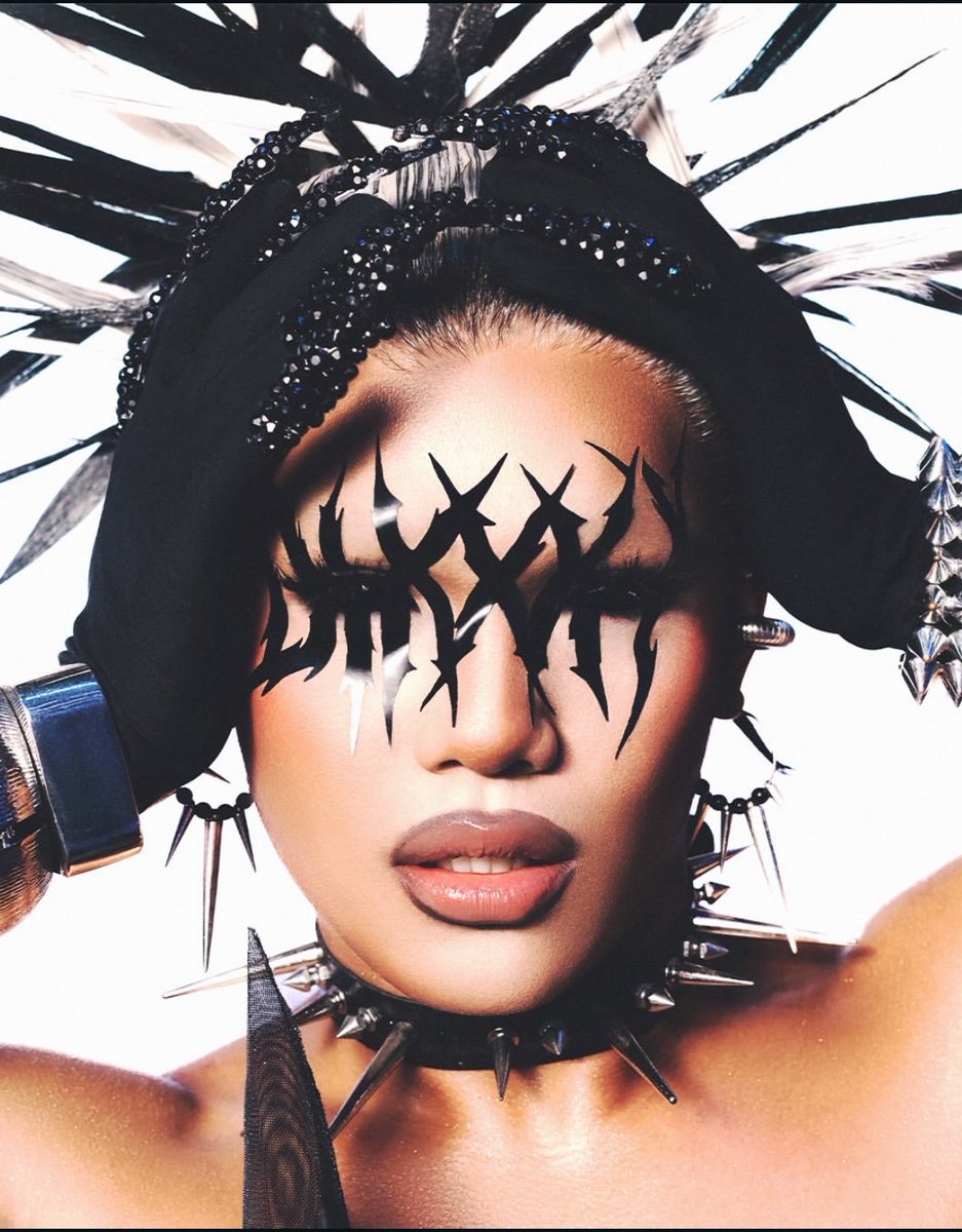 dailydecoy_'s tweet photo. Serving FACE, as always 🔪🖤 https://t.co/nIcvakFo1P