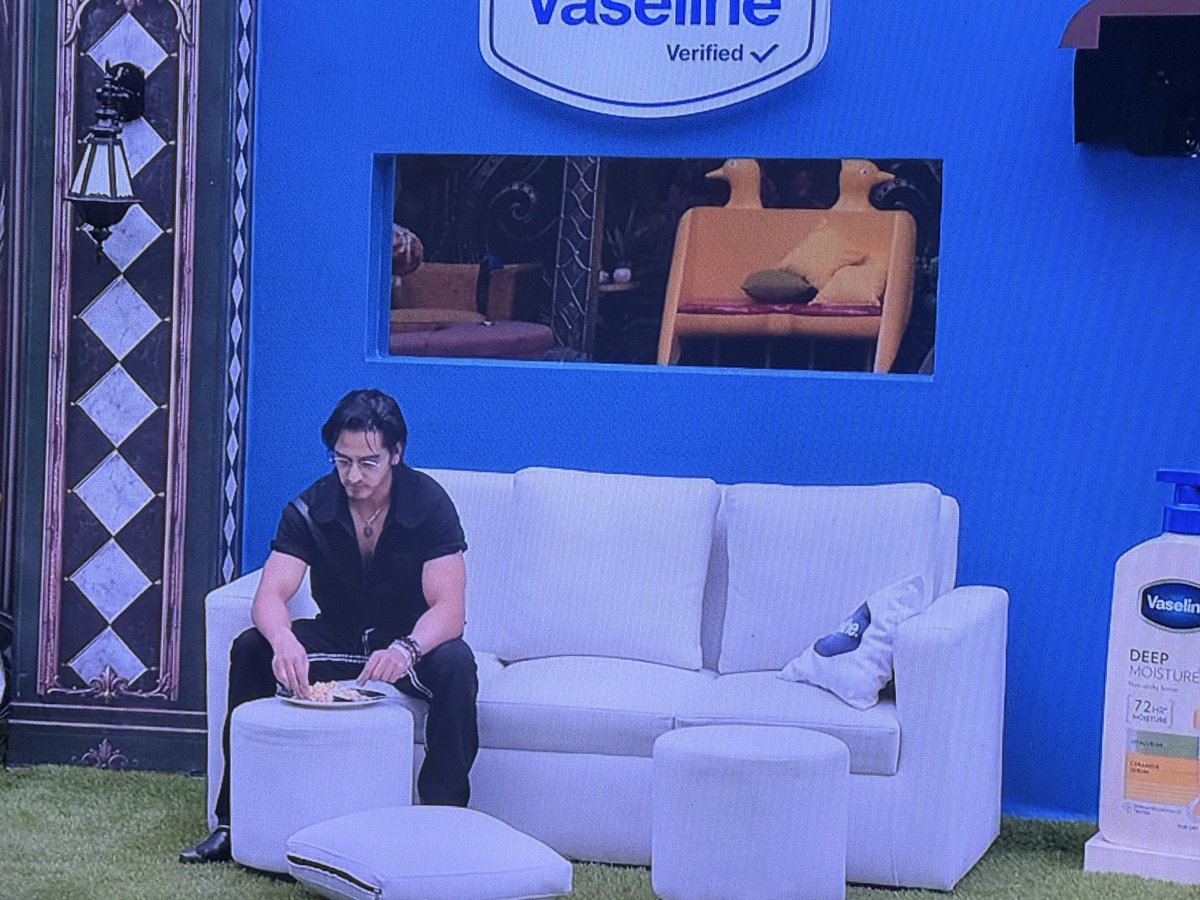 SingingSona's tweet photo. Sher 🦁 akele ata hai . Koi nehi hame koi dost nehi chahiye bro . 

QAZI FOR WIN BB20

NO QAZI TOUQEER NO BB20 

#Qazi
#QaziTouqeer
#BiggBoss20
#BB20 https://t.co/Kdq7mxAILE