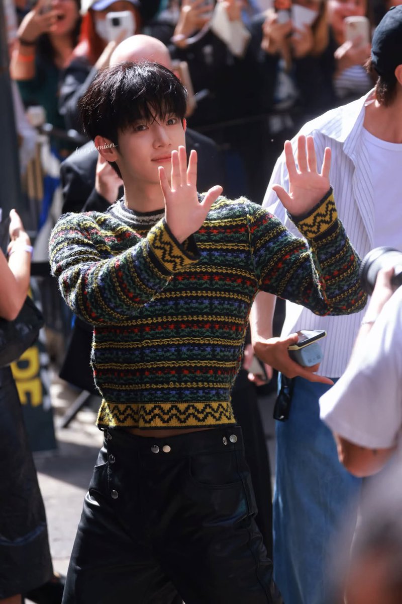 gahamdua_'s tweet photo. His ability to communicate emotion through subtle expressions is genuinely impressive.

PARK SIWOO AT MARNI MFWSS27 #PARKSIWOOxMARNI #PARKSIWOOxMARNIFWSS27 #PARKSIWOO #박시우 https://t.co/KCxJjkwCyU