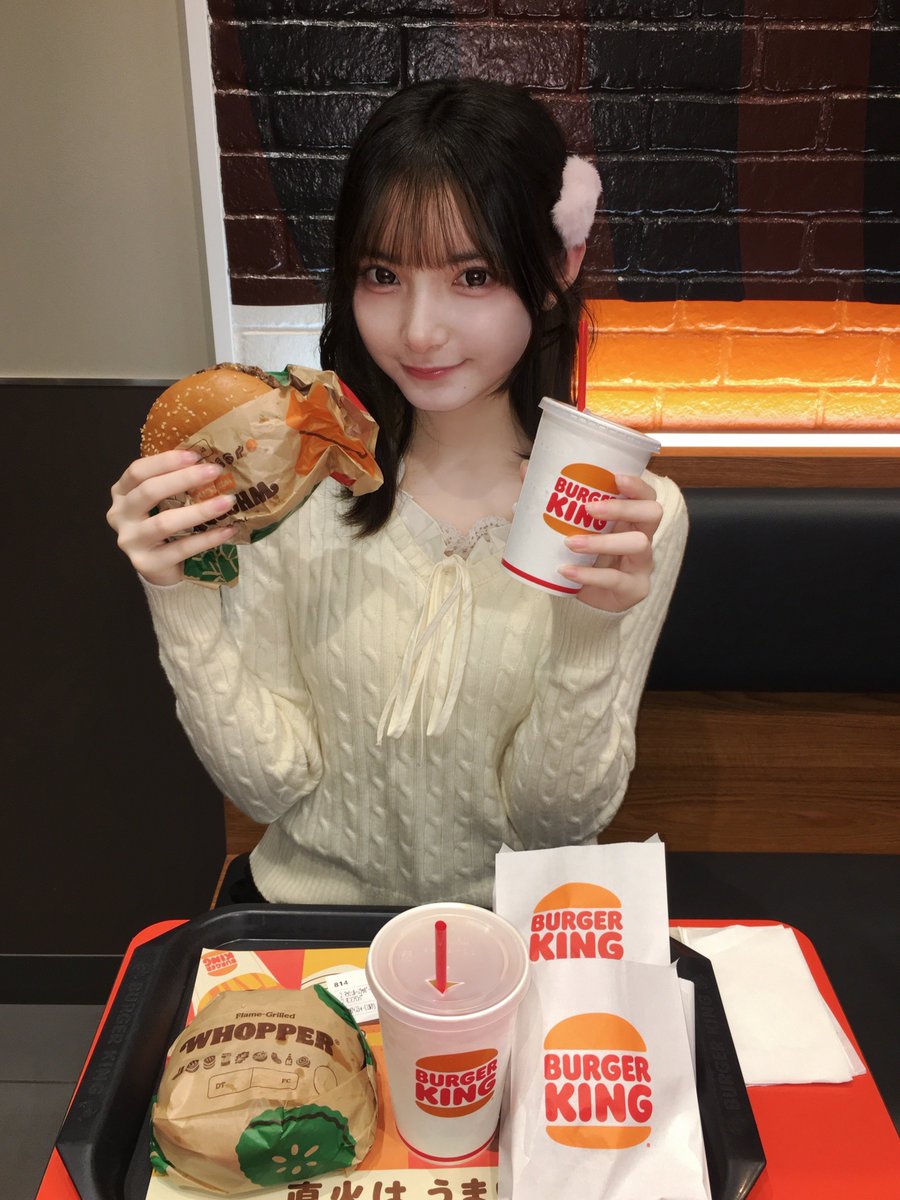 HANA_4_12_'s tweet photo. バーガーキング美味しすぎました🍔◝✩
みんなはどこのバーガーが好き?
#Ljc #BK #Japanmodel #Hana https://t.co/EcBBnBRhzp