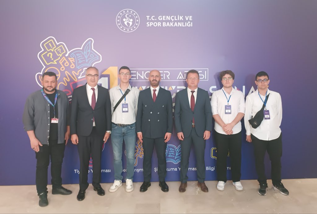 GSB_KaramanGM's tweet photo. Diyarbakır’da gerçekleştirilen Bilgi Yarışması Türkiye Finalinde Karaman’ı temsil eden gençlerimizle gurur duyuyoruz.
Gençlerimizin mücadelelerinde Karaman Gençlik ve Spor İl Müdürü Mustafa Karadeniz ile Karaman Gençlik Hizmetleri Müdürü Cavit Bardak da yer aldı. https://t.co/T2bahf7IX3