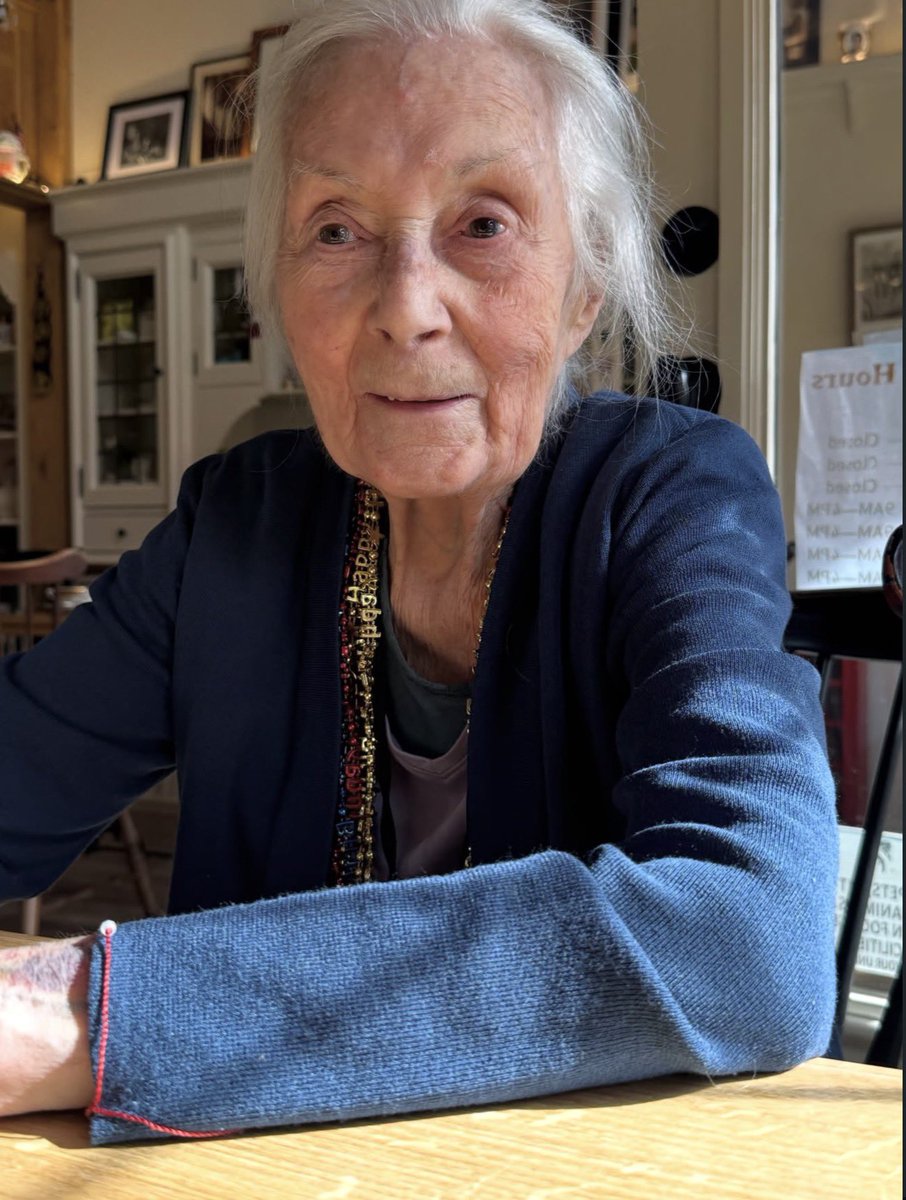 cosmic_marvel's tweet photo. Rosemary Harris celebrating her 99th birthday. https://t.co/APKinmVQIw
