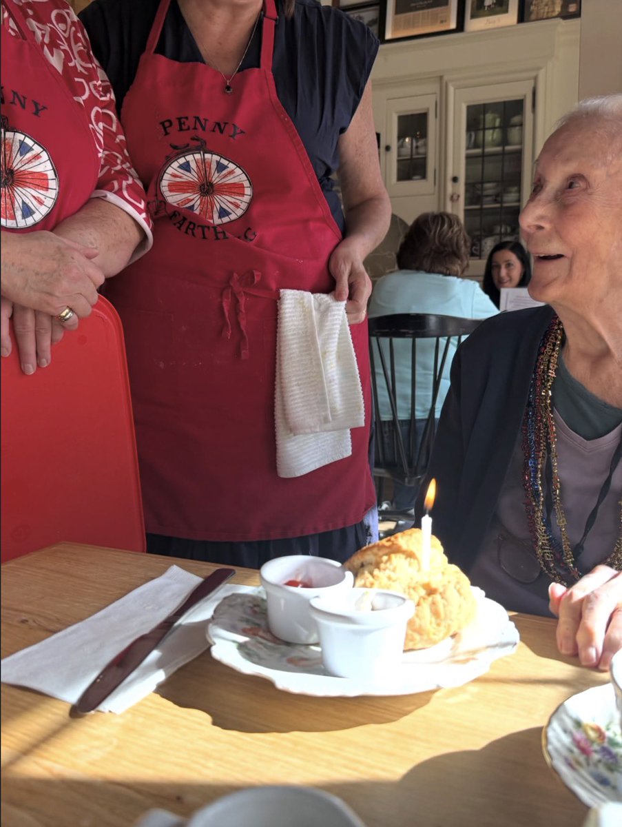 cosmic_marvel's tweet photo. Rosemary Harris celebrating her 99th birthday. https://t.co/APKinmVQIw