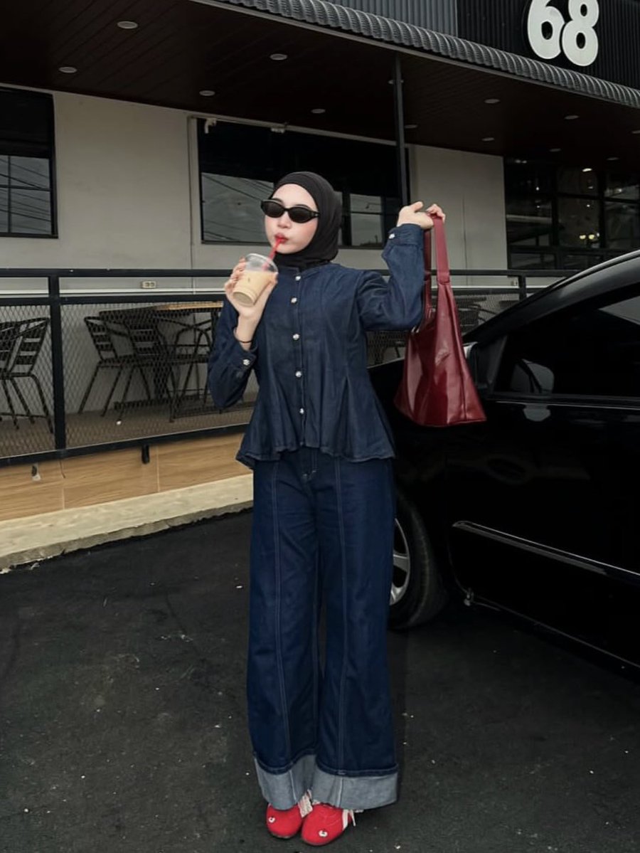 scrollandshopp's tweet photo. okay denim on denim kinda ate🍒 https://t.co/3XVAcAG0IG