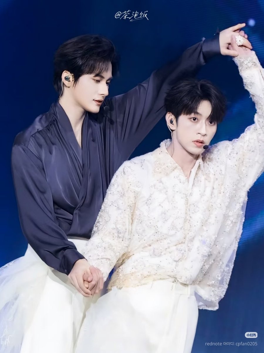Moon_Hoya's tweet photo. 꼭두각시 인형 조종하는 조각사 같아 https://t.co/teYTe7aHXd