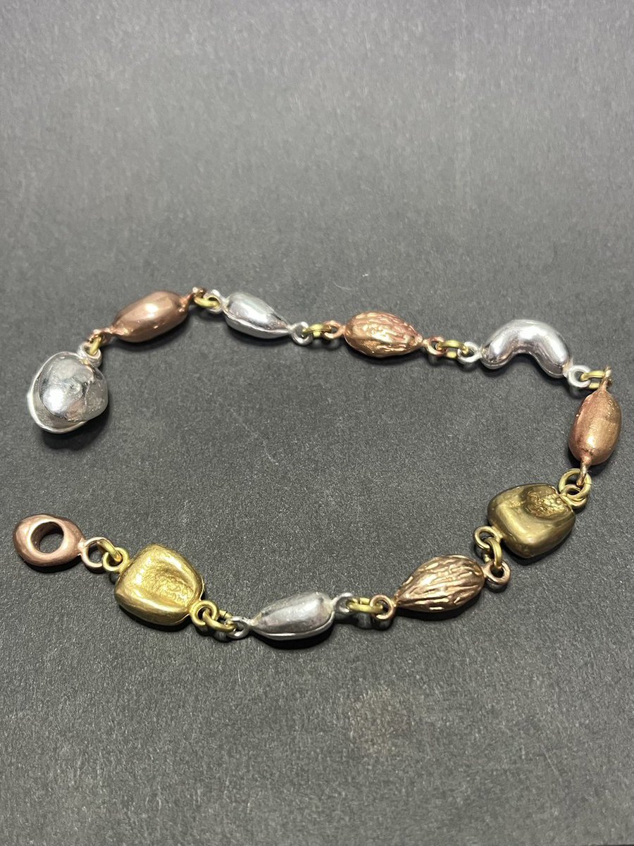 suppadaka's tweet photo. 「ミックスナッツ」ブレスレット製作。

https://t.co/DhWBIgRUD5

#silver
#silveraccessory
#シルバーアクセサリー
#lostwaxcasting
#waxcarving https://t.co/wINdnz7LDa