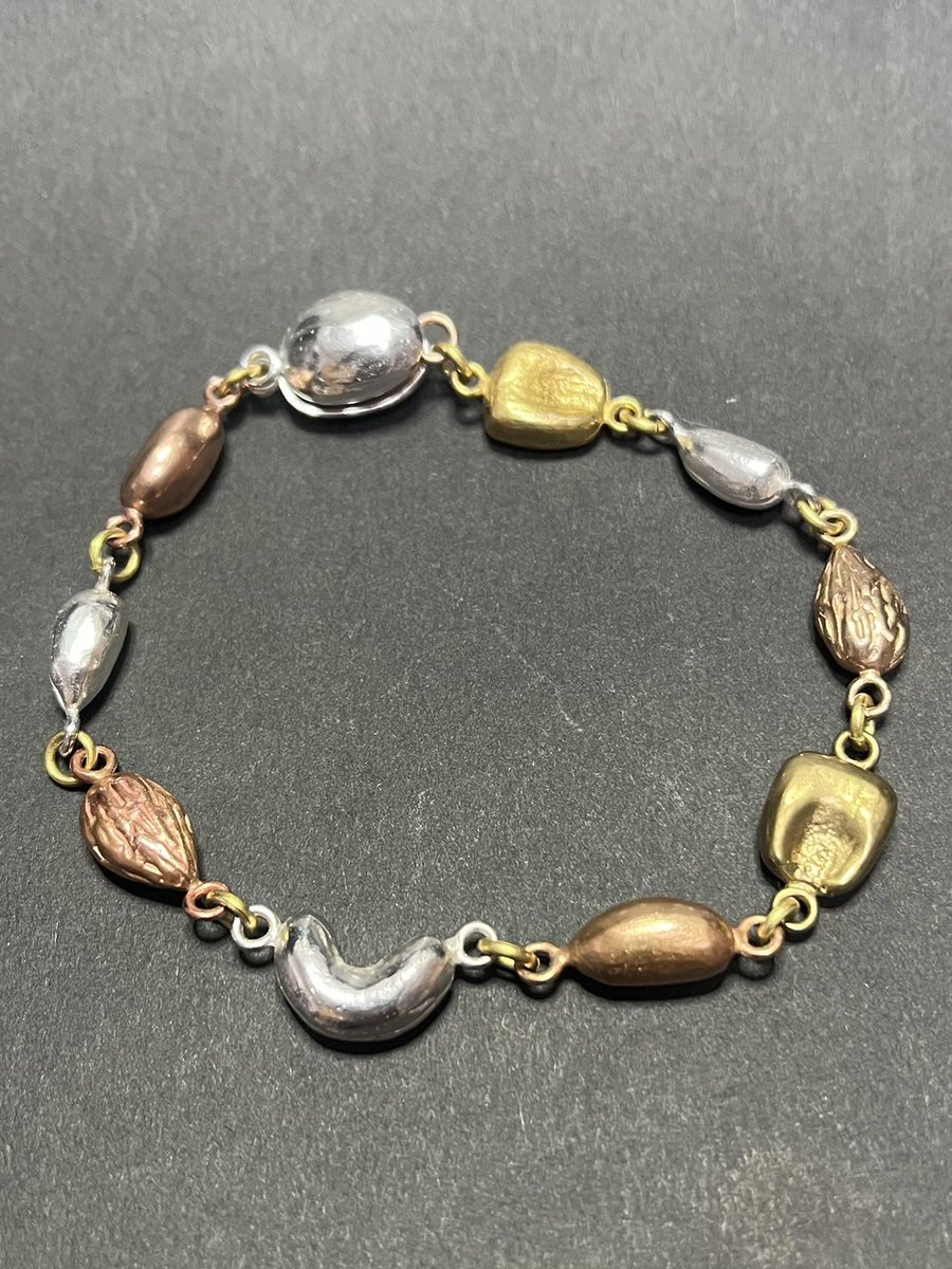 suppadaka's tweet photo. 「ミックスナッツ」ブレスレット製作。

https://t.co/DhWBIgRUD5

#silver
#silveraccessory
#シルバーアクセサリー
#lostwaxcasting
#waxcarving https://t.co/wINdnz7LDa