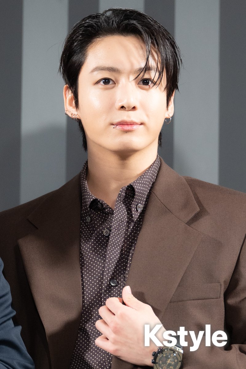 Kstyle_news's tweet photo. 【PHOTO】BTS ジョングク、銀座の夜より輝く“神ビジュ”披露！

▼大歓声の中サプライズ登場📸（写真21枚）
https://t.co/hCpYP10EpK https://t.co/cGI5q4Fj4C