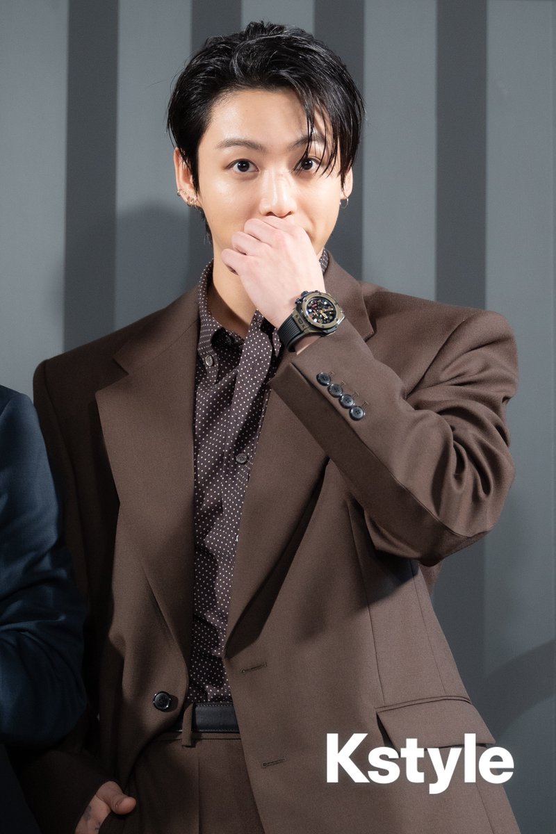 Kstyle_news's tweet photo. 【PHOTO】BTS ジョングク、銀座の夜より輝く“神ビジュ”披露！

▼大歓声の中サプライズ登場📸（写真21枚）
https://t.co/hCpYP10EpK https://t.co/cGI5q4Fj4C