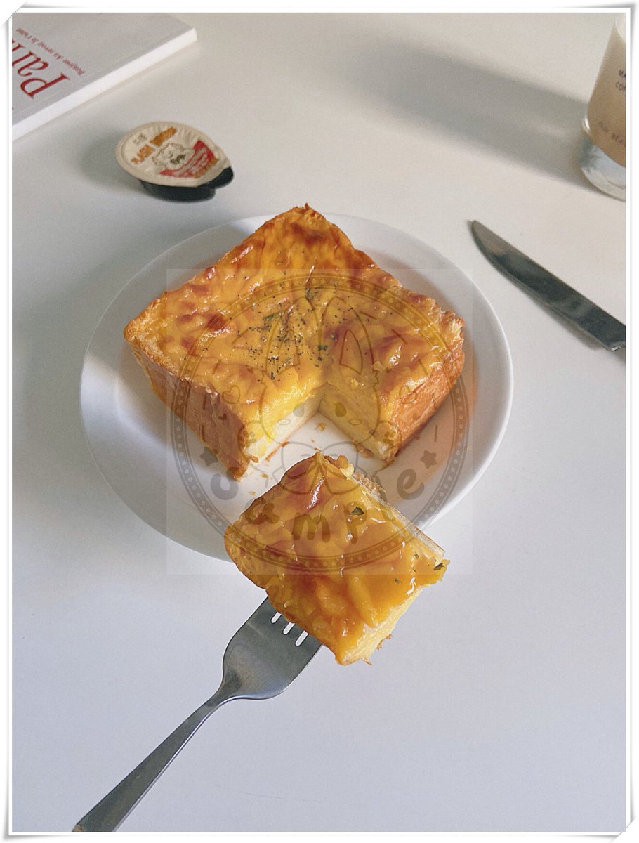 LorenzoBusb6's tweet photo. Just whipped up garlic butter toast with a sprinkle of parmesan and fresh parsley—cozy, quick, and perfect for a lazy snack night! https://t.co/aEpBVryuAe