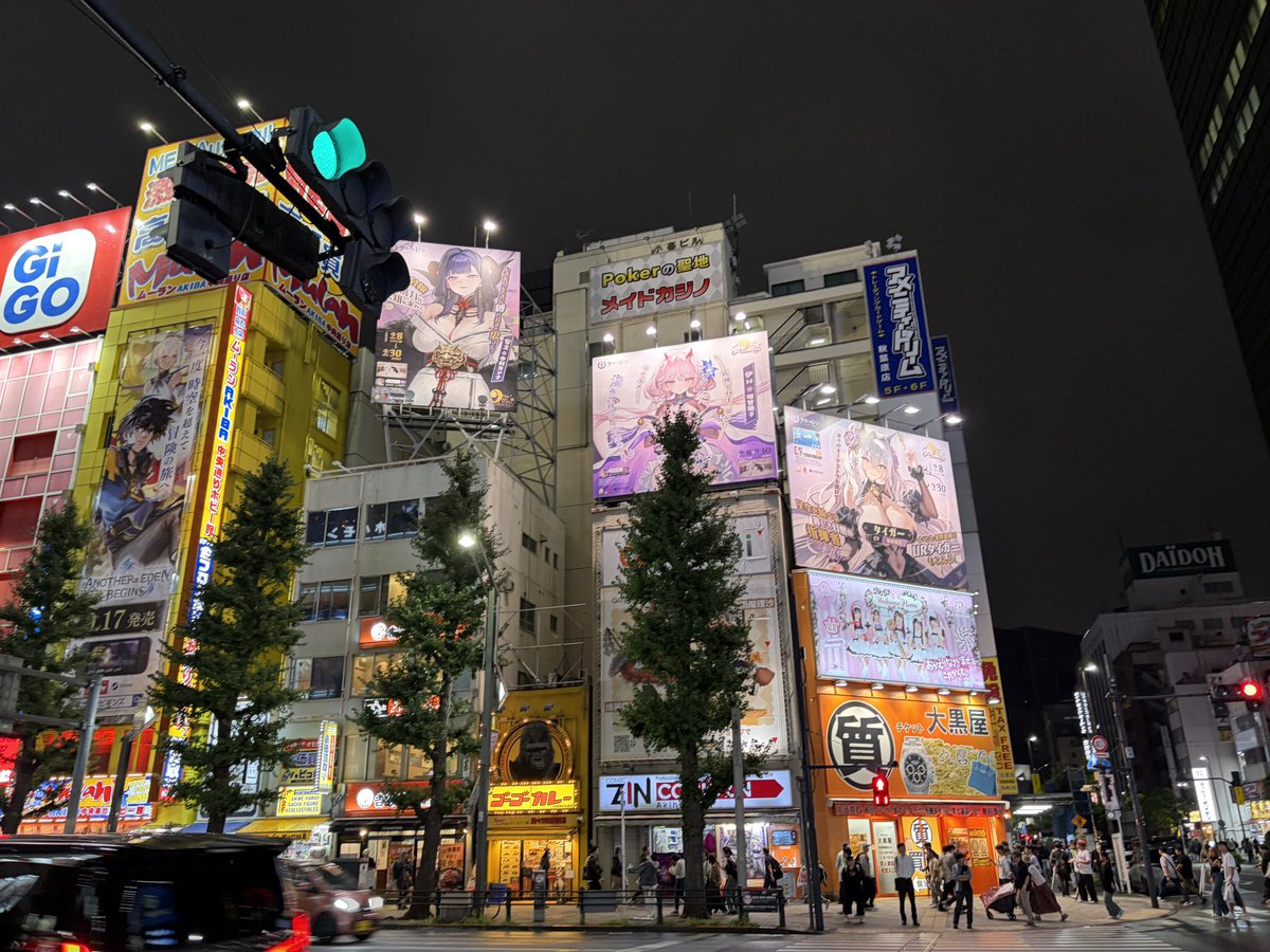 R_tezzaF's tweet photo. #シルバーウィークを写真4枚で振り返る 
初展示でありえんほど降られ、
人の車直して
アキバでチュウニとバトギしてた https://t.co/Xtu7Wr6vBN