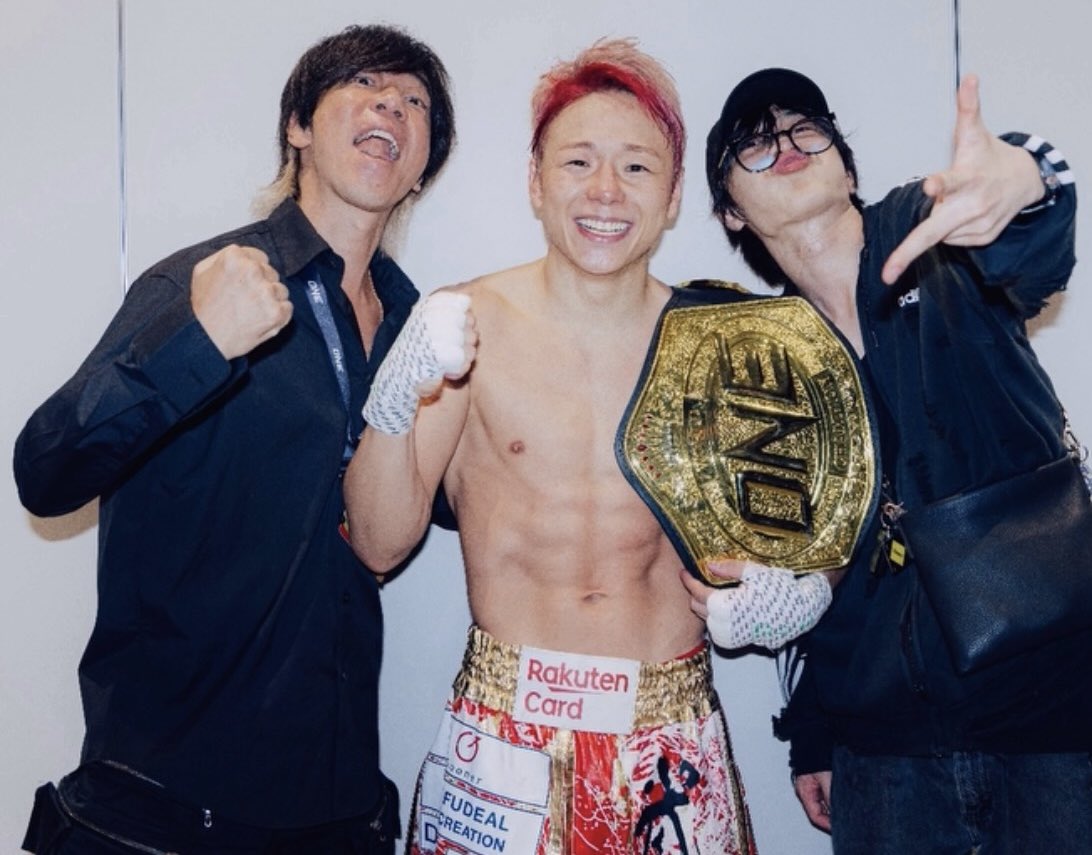 miraieigo5287's tweet photo. 武尊神サイ
ELLEGARDENセトリ

1 Fire Cracker
2 Salamander
3 チーズケーキ・ファクトリ
4カーマイン
5 Supernova
6 Pizza Man
7 風の日
8 The Autumn Song
9 Mountain Top
10 ジターバグ
11スターフィッシュ
12 金星
EN
13 Make A Wish feat 武尊
#エルレ　#神サイ　#武尊 https://t.co/jlfMs7x812