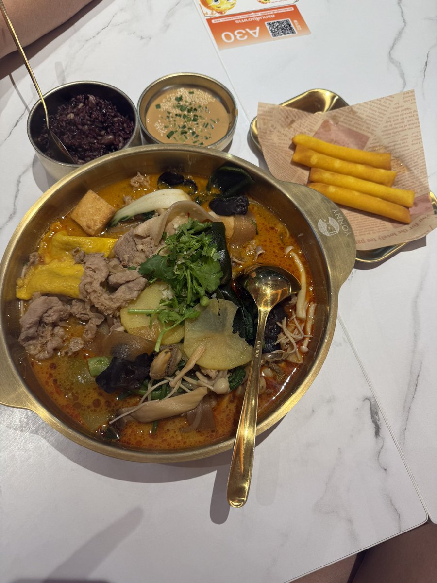 chingcbn's tweet photo. รีรัน ข้าวเติมไม่อั้น 
ปลาต้มผักกาดดองยังไม่ได้ลอง แต่หมาล่าถังอร่อย
ไอเลิฟนมทอด https://t.co/tx5Yzj8iV0