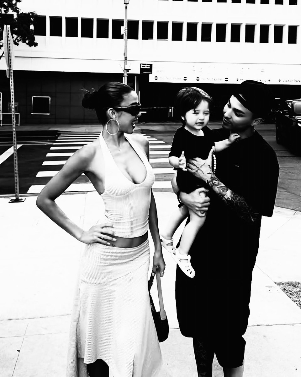 locsit's tweet photo. mami
papi
and cai st. https://t.co/E4LclOZfDl