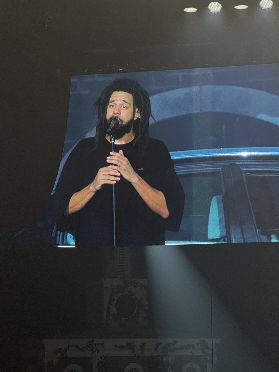 bulls_baybee13's tweet photo. What an experience!!! From the CD Trunk Tour, exclusive vinyls, magazines, the Indie 5000โs and to finish it off THE Fayetteville, NC show! I was a part of it all and I just wanna say THANK YOU JERMAINE COLE. ITโS A COLE WORLD. ๐ ๐ฅโฅ๏ธ #JCole #TheFallOff #FayettevilleNC https://t.co/CTAIoaWYK3