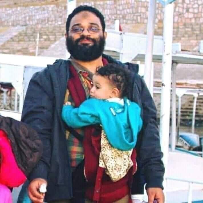 UpdateVersion22's tweet photo. الشيخ أيمن عبد الرحيم
اتقبض عليه من قدام بيته في القاهرة يوم 4 يونيو 2018،
واختفى قسريًا لحد 16 أغسطس. بعد ظهوره قال في المحضر إنه اتضرب واتكهرب. فضل محبوس في قضايا متتالية، وحاليًا محتجز في سجن بدر 1، وبيشتكي من إضاءة الزنازين 24 ساعة والتعنت في إدخال مستلزماته الشخصية. https://t.co/41kjelWZY3