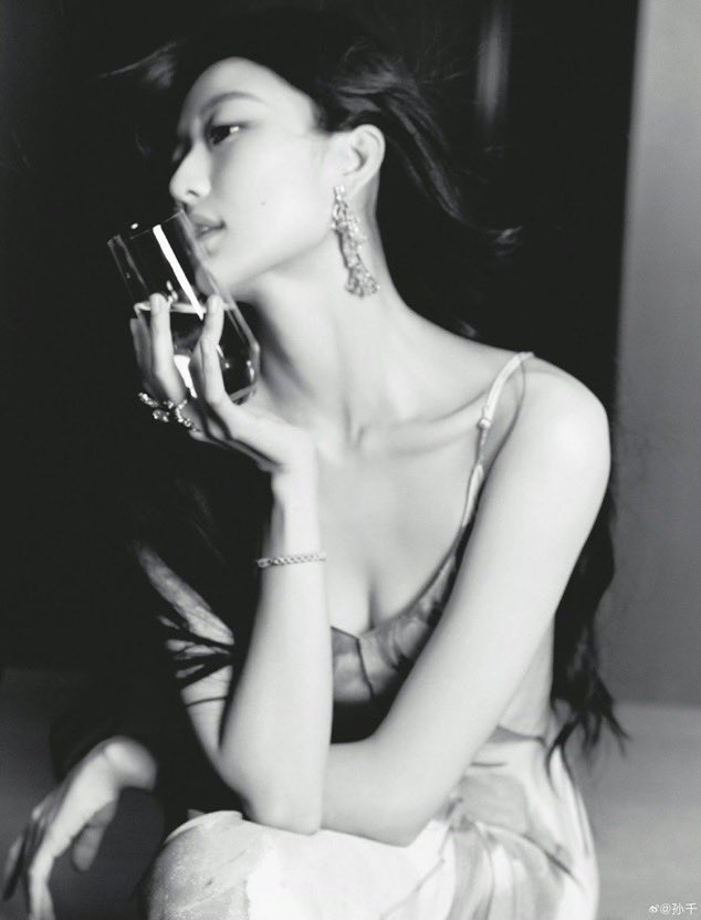 Risakimrisa's tweet photo. Obsessed with #SunQian 🍑✨ https://t.co/Bxk38lDpCU