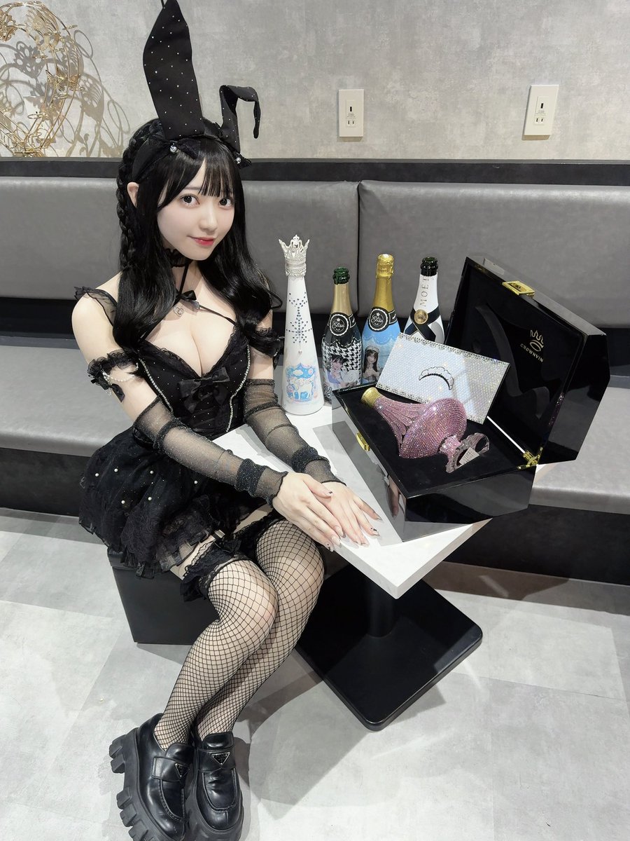 osatoksm's tweet photo. 🐰🖤 https://t.co/OCL5m3jMtY