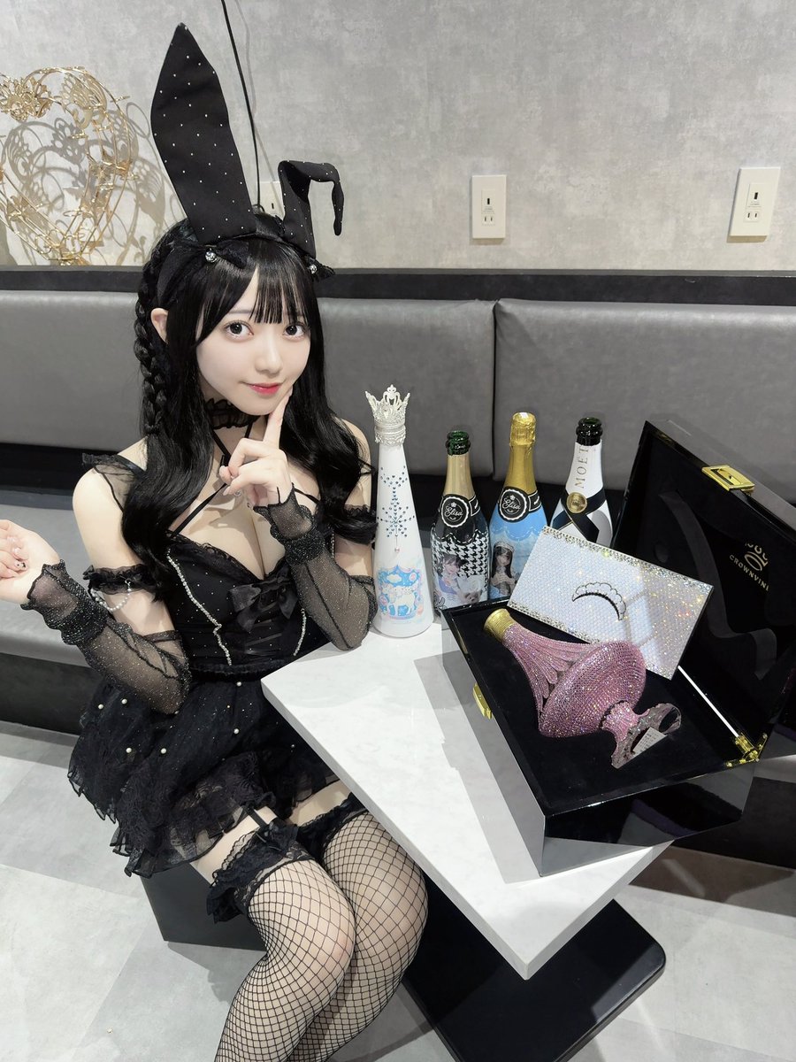 osatoksm's tweet photo. 🐰🖤 https://t.co/OCL5m3jMtY