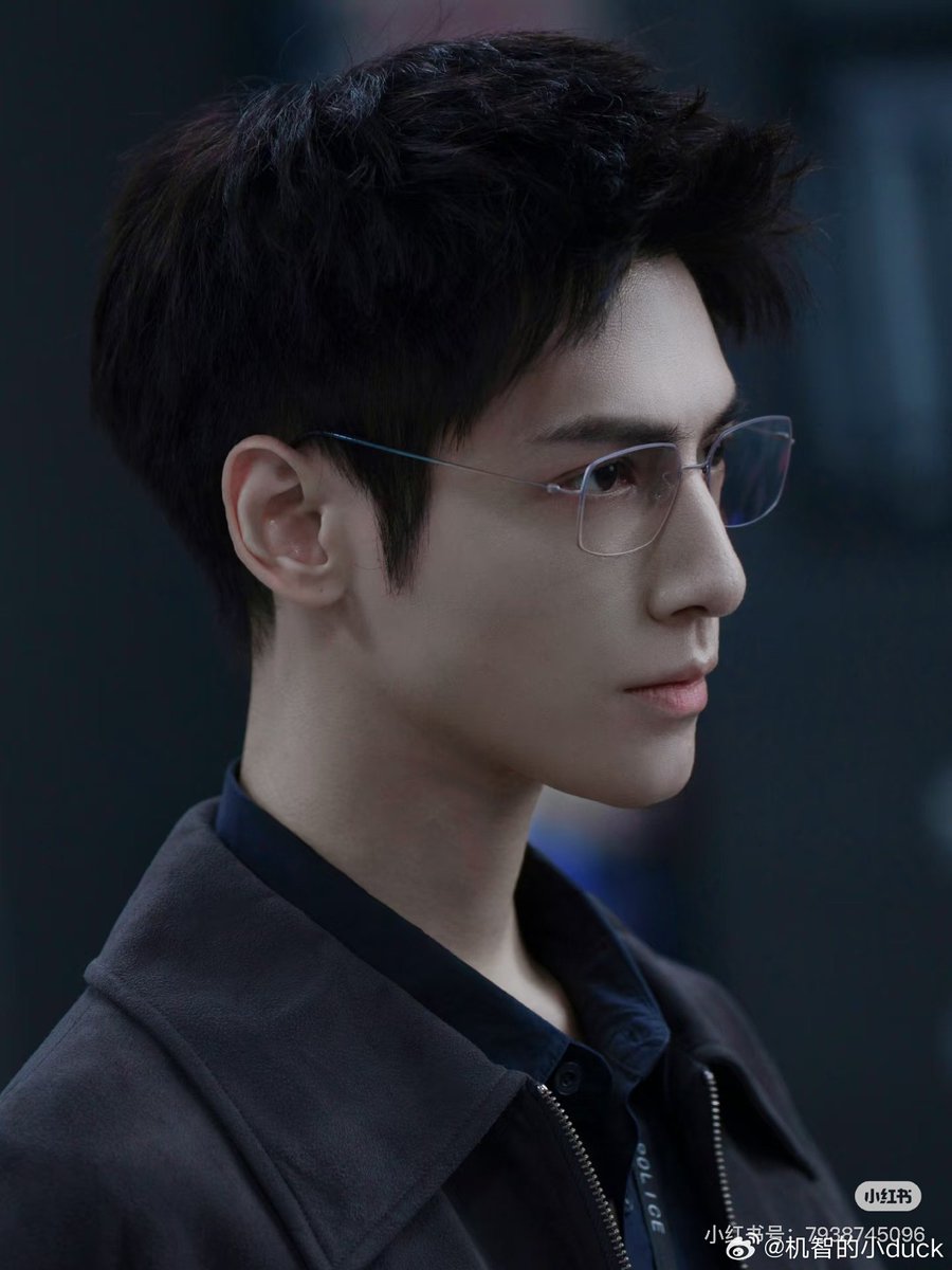 kngyunxiyiran's tweet photo. The drama #TheTruthWithin / #PeelingtheCocoon starring #LuoYunxi in January alone, the number of devices reached as high as 126 million👏❤️‍🔥 , directly driving Youku’s traffic peak at the start of the year! With such a strong drama fan base, the heat is absolutely solid!!!

#罗云熙 #หลัวหยุนซี #라운희 #剥茧