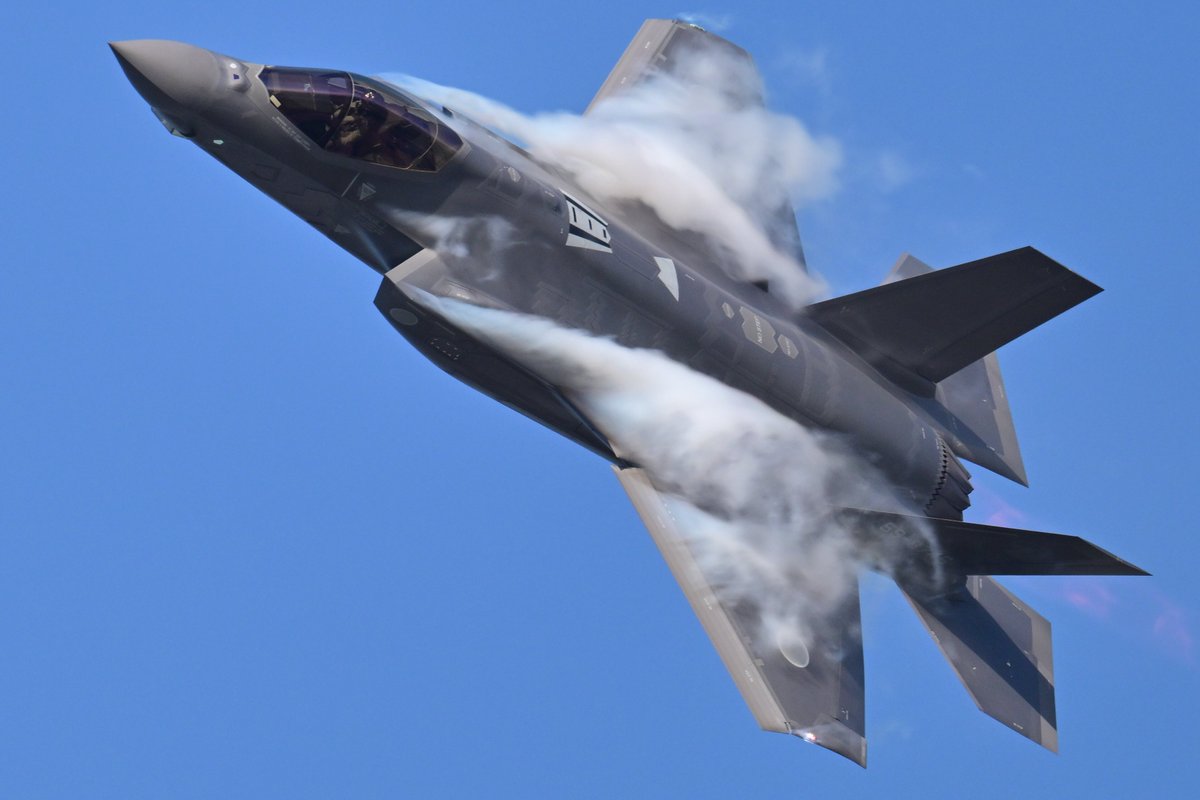 pa__chi's tweet photo. 35もいいモフモフでした
#小松基地
#F35 https://t.co/XN9Q3YTqml