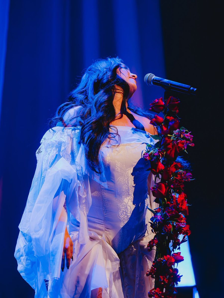 hrtsyada's tweet photo. She was born to be on stage 

#laurenjauregui https://t.co/UNvWNfc2ZE