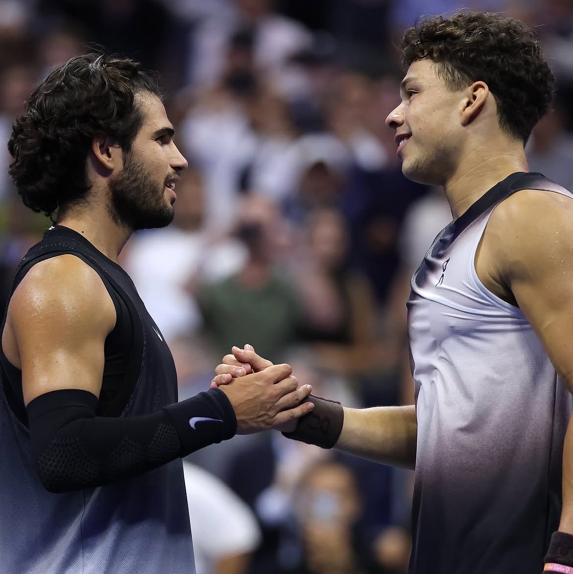 UniversTennis's tweet photo. 🚨 Carlos Alcaraz 🇪🇸 aimerait installer un COUVRE FEU sur le circuit après son dernier match terminé à 3h30 du matin contre Ben Shelton à l’US Open. ❌

🗣️ « Je pense que c’est trop tard. Les gens sont restés, mais s’il avait été joué plus tôt, le court aurait pu être plein. 

J’aimerais que les horaires soient un peu modifiés, avec une fin des matchs à 23h ou quelque chose comme ça. Ce serait mieux. »
