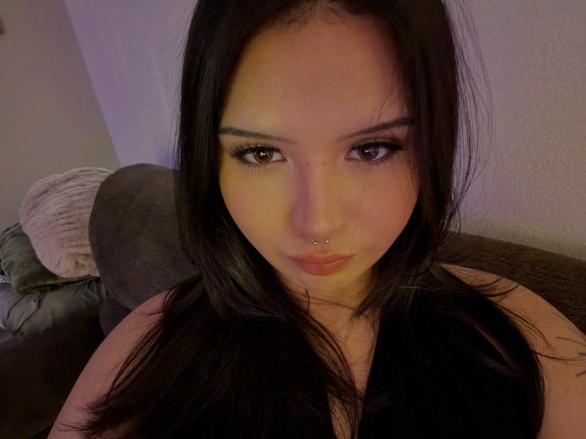 goddessnatt1's tweet photo. @aylasessions dm me<3 https://t.co/Z9W73yDKNF