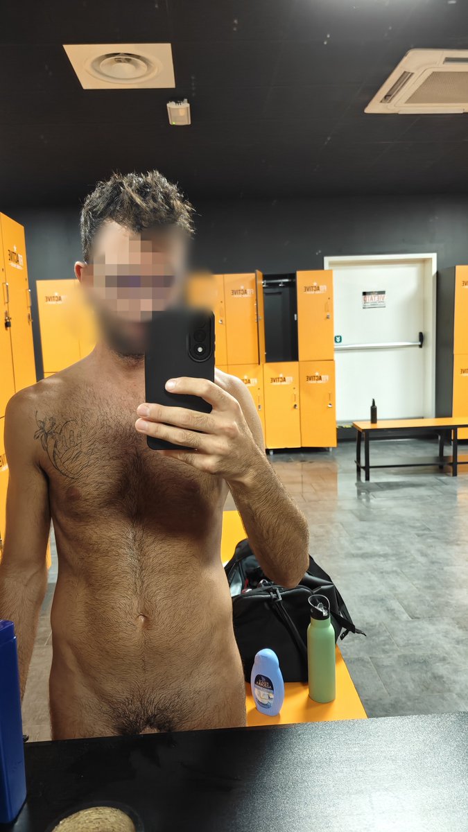 RamonGuerrk5ne's tweet photo. Stanco dopo un ora di allenamento 🇮🇹 
Cansado luego una hora de entrenamiento 🇪🇦
@BoysItalian  @menboy2_0 @MANZO_CRIMINALE   #naked  #nakedmen #allenamento #entrenamiento #gay #polla #cazzo https://t.co/DZRYp9GgPM