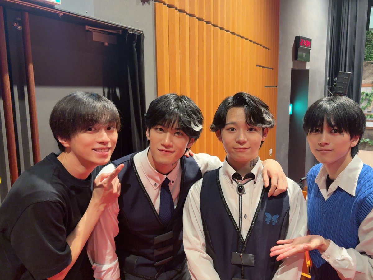 tokia0223's tweet photo. 舞台「AIBy」2日目ありがとうございました！

いおりくんとたくやくん見にきてくれたー！
明日も頑張るぞー！！ https://t.co/2QBP98eDtK