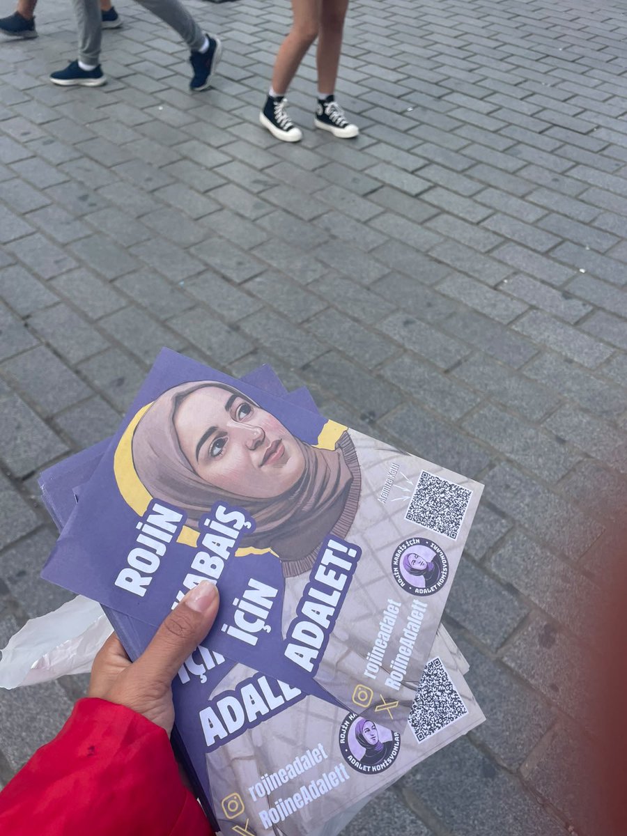 RojineAdalett's tweet photo. 📍İstanbul Üniversitesi’nde bildirilerimizle sesleniyoruz:
Rojin için susmuyoruz, vazgeçmiyoruz.

Onun için adalet talebimizi büyütmek, gerçeğin ortaya çıkması için sesimizi duyurmak üzere bir araya geliyoruz.

27 Eylül Pazar günü saat 19.00’da Taksim Tünel’deyiz. Sen de Rojin için sesimize ses ol.