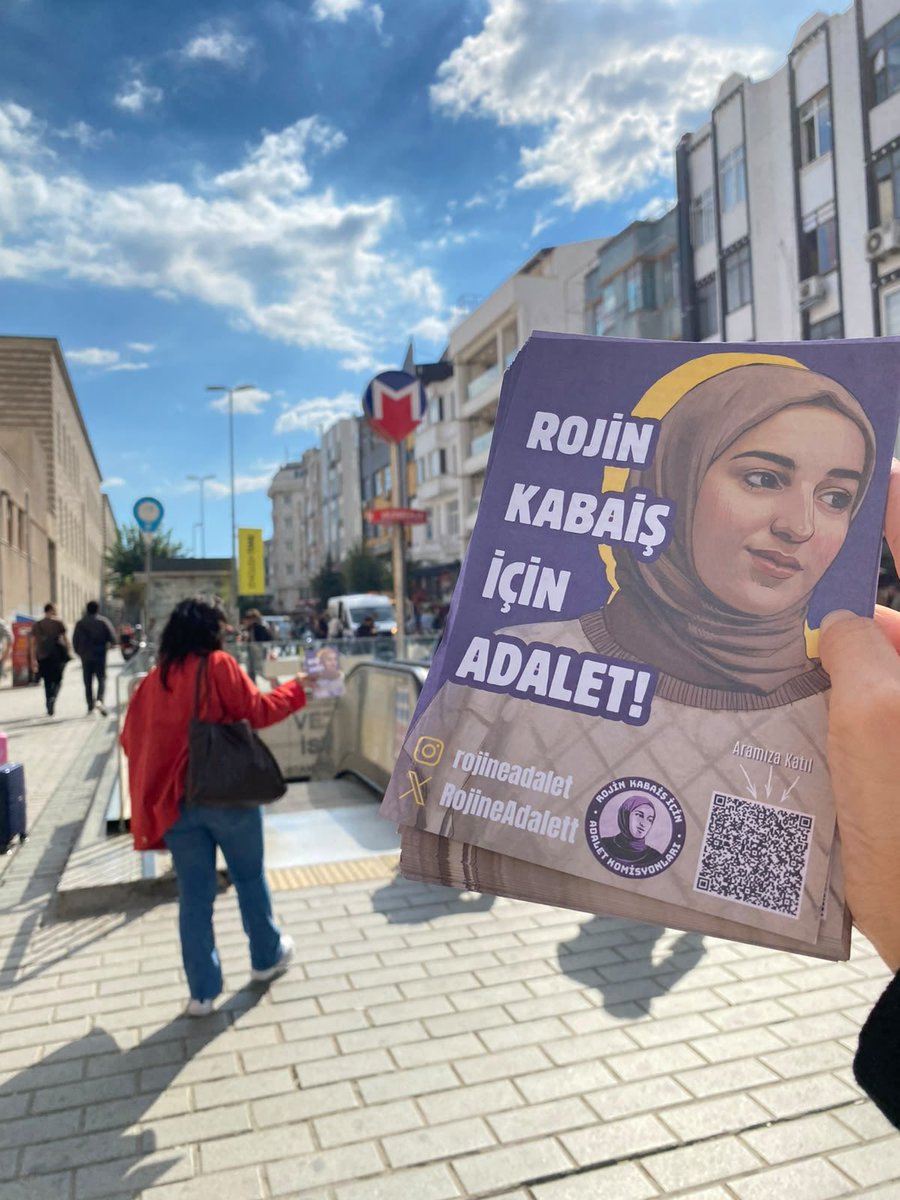 RojineAdalett's tweet photo. 📍İstanbul Üniversitesi’nde bildirilerimizle sesleniyoruz:
Rojin için susmuyoruz, vazgeçmiyoruz.

Onun için adalet talebimizi büyütmek, gerçeğin ortaya çıkması için sesimizi duyurmak üzere bir araya geliyoruz.

27 Eylül Pazar günü saat 19.00’da Taksim Tünel’deyiz. Sen de Rojin için sesimize ses ol.